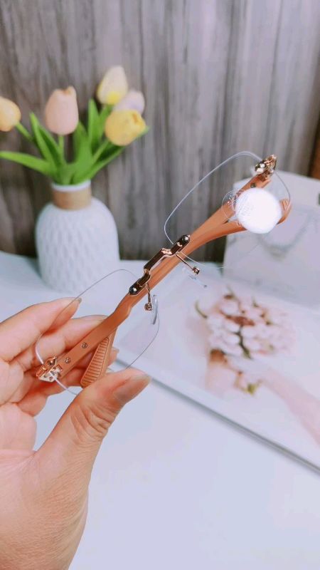 Kính mắt thời trang đi đường tránh bụi, chống tia UV #celebrardemulherparamulher #xuhuong #tiepthisanpham #capcut #NiUnPeloMás #kinhmat #tiepthilienke