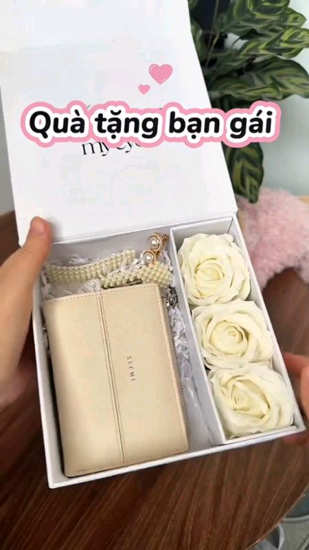 Quà tặng phụ nữ #quatang #vinu #SandealcungKOL #ShopeeCreator #ShopeeVideo