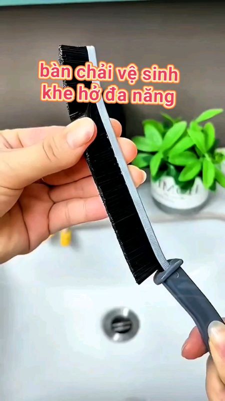 Bàn chải vệ sinh khe hở đa năng #banchaivesinh #videohangnhacua