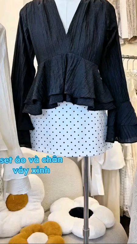 Set áo và chân váy xinh #setvaynu #setdonu #VideohangThoiTrang #LuotVuiMuaLien #sandealcungKOL #HangMoiVe