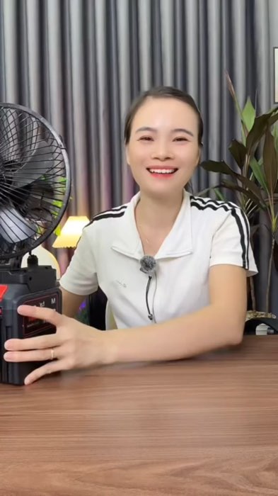Quạt tích điện chân phổ thông makita #quattichdien #quattichdienchaypin #ShopeeVideo #KOLUyTin #HangMoiVe #LuotVuiMuaLien