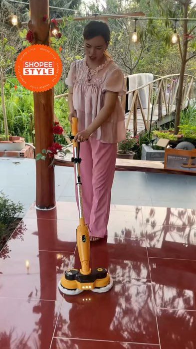 Máy lau nhà điện chạy pin #caylaunhadien #qimedo #ShopeeCreator #VideoHangGiaDung #ShopeeVideo #HangMoiVe #KOLUyTin #LuotVuiMuaLien
