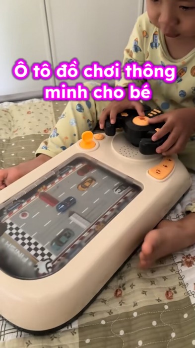 Ô tô đồ chơi có màn hình thông minh #otodochoi #shopeevideo
