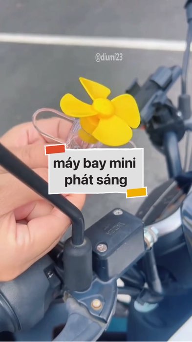 ￼máy bay mini phát sáng #VideohangDoiSong#ShopeeVideo#ShopeeCreator #LuotVuiMuaLien#KOLUyTin#Videomuasam #SandealcungKOL #diumi96