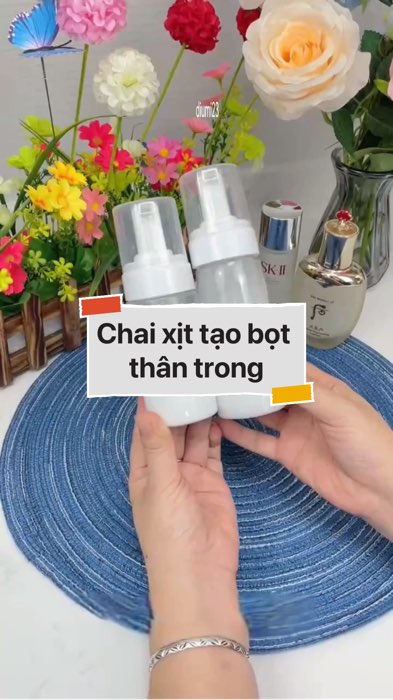 Chai xịt tạo bọt thân trong #VideohangDoiSong#ShopeeVideo#ShopeeCreator #LuotVuiMuaLien#KOLUyTin#Videomuasam #SandealcungKOL #diumi197