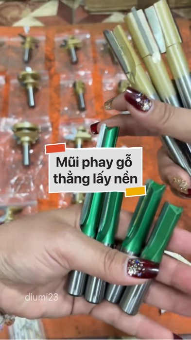 Mũi phay gỗ thẳng lấy nền #VideohangDoiSong#ShopeeVideo#ShopeeCreator #LuotVuiMuaLien#KOLUyTin#Videomuasam #SandealcungKOL #diumi388
