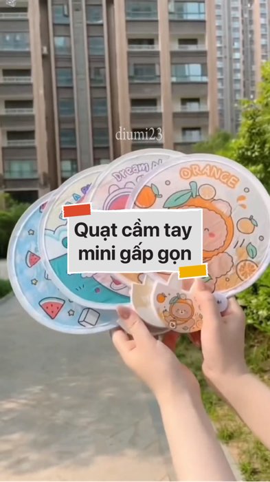 Quạt cầm tay mini gấp gọn #VideohangDoiSong#ShopeeVideo#ShopeeCreator #LuotVuiMuaLien#KOLUyTin#Videomuasam #SandealcungKOL #diumi153