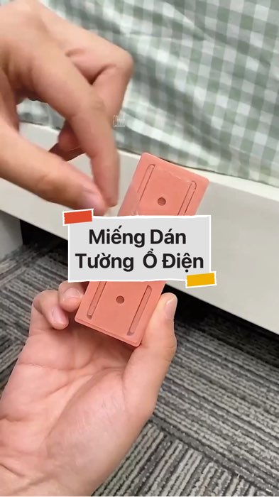 ￼Miếng Dán Tường Treo Ổ Cắm Điện #VideoHangGiaDung#shopeestyle#ShopeeVideo#ShopeeCreator #LuotVuiMuaLien #diumi264
