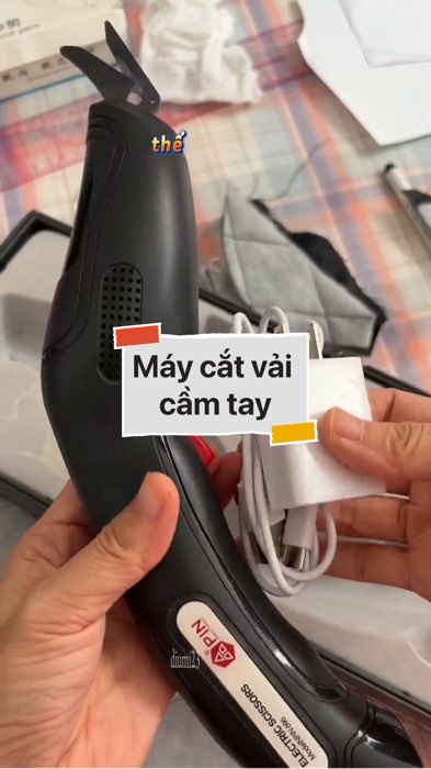 ￼Máy cắt vải cầm tay #VideohangDienTu#shopeestyle#ShopeeVideo#ShopeeCreator #LuotVuiMuaLien#KOLUyTin#Videomuasam #SandealcungKOL #diumi277