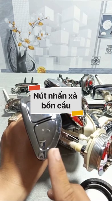 ￼Nút nhấn xả bồn cầu #VideohangDoiSong#ShopeeVideo#ShopeeCreator #LuotVuiMuaLien#KOLUyTin#Videomuasam #SandealcungKOL #diumi703