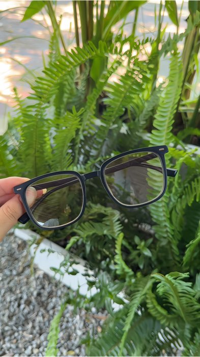 Kính cận thời trang đổi màu #ShopeeVideo #LuotVuoMuaLien #KOLUyTin #kinhdoimau #gongkinhcan #kinhthoitrang #kinhdiduong #kinh #kinhmat