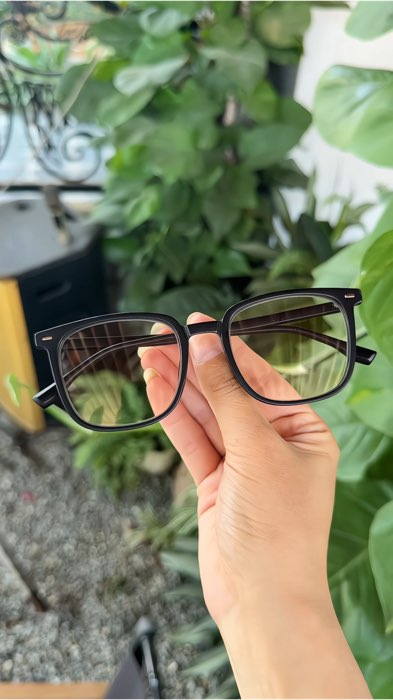 Kính đổi màu thời trang xinh xịn #LuotVuoMuaLien #ShopeeVideo #ShopeeCreater #kinhdoimau #kinhdiduong #gongkinhcan #kinhmat #kinhthoitrang #kinhcan