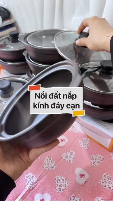 ￼Nồi đất nắp kính đáy cạn #VideohangTieuDung #shopeestyle#ShopeeVideo#ShopeeCreator #LuotvuiMuaLien#KOLUyTin#Videomuasam #SandealcungKOL #diumi64