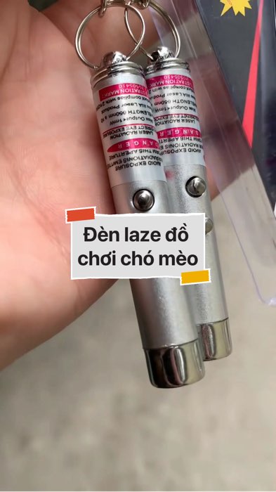 ￼Đèn laze đồ chơi chó mèo #VideohangDoiSong#ShopeeVideo#ShopeeCreator #LuotVuiMuaLien#KOLUyTin#Videomuasam #SandealcungKOL #diumi199