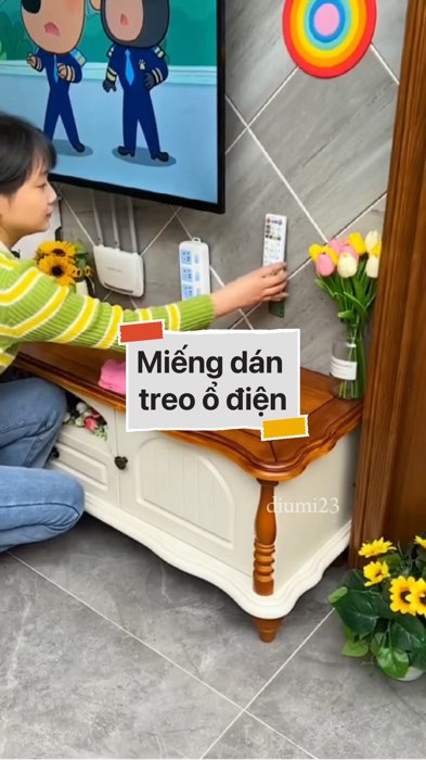 Miếng dán treo ổ điện #VideoHangGiaDung#shopeestyle#ShopeeVideo#ShopeeCreator #LuotVuiMuaLien #diumi228