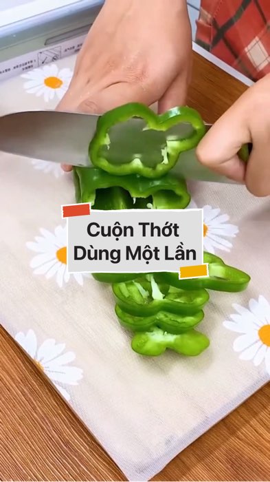Cuộn Thớt Dùng Một Lần #VideohangTieuDung #shopeestyle#ShopeeVideo#ShopeeCreator #LuotvuiMuaLien#KOLUyTin#Videomuasam #SandealcungKOL #diumi312