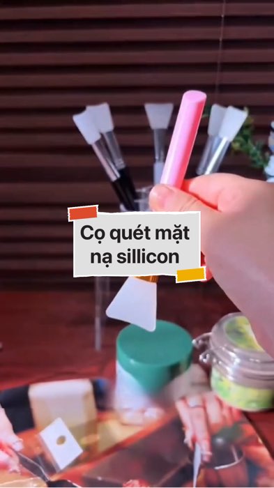 Cọ quét mặt nạ sillicon #VideohangLamDep#shopeestyle#ShopeeVideo#ShopeeCreator #LuotVuiMuaLien#KOLUyTin#Videomuasam #SandealcungKOL #diumi389