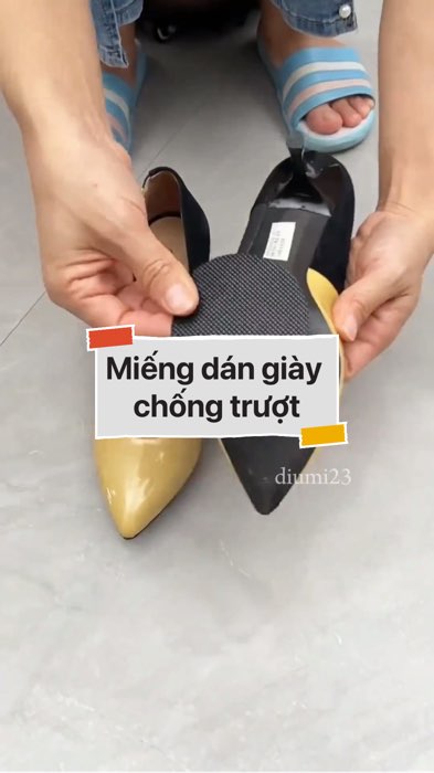 Miếng dán giày chống trượt #VideohangDoiSong#ShopeeVideo#ShopeeCreator #LuotVuiMuaLien#KOLUyTin#Videomuasam #SandealcungKOL #diumi462