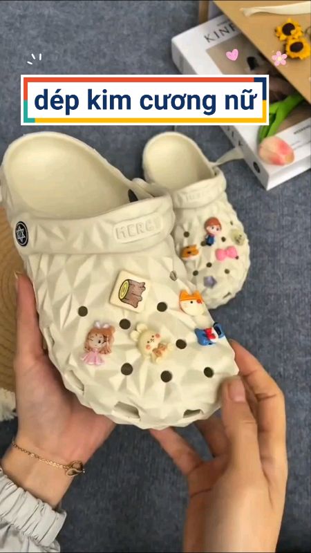 Dép kim cương tặng kèm vớ và sticker #depsucnu #VideohangThoiTrang #LuotVuiMuaLien #SandealcungKOL #HangMoiVe #ShopeeVideo #ShopeeCreator