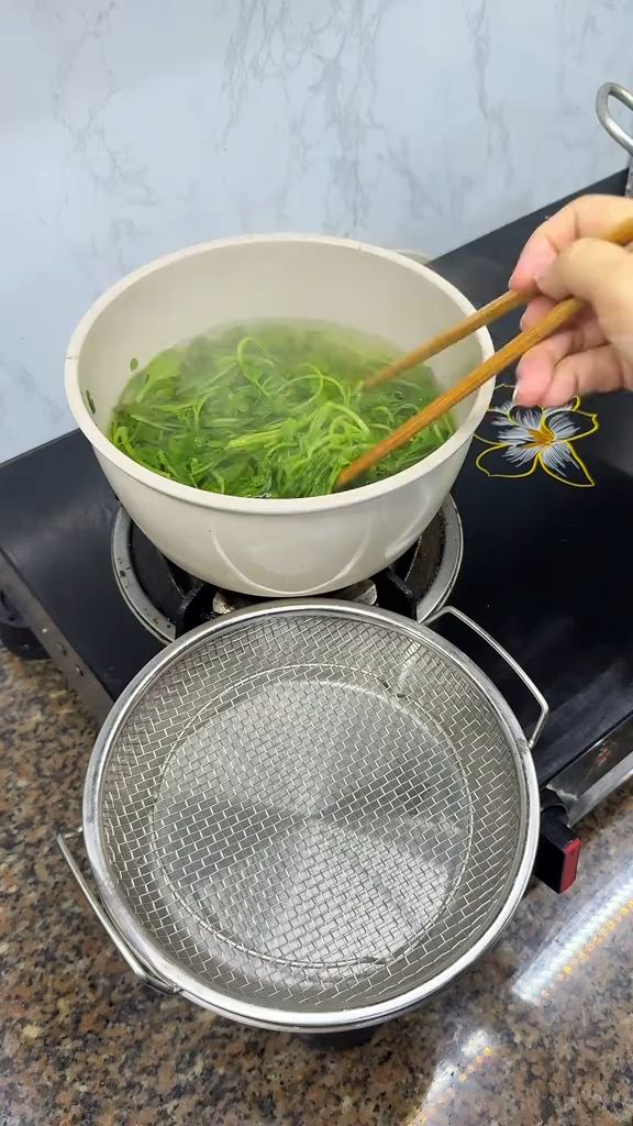 khay inox kèm lưới lọc nè